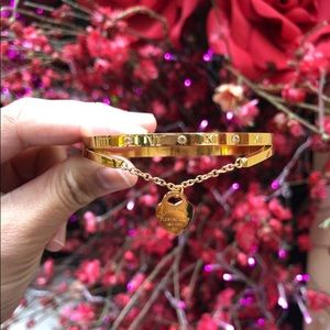 Hanging heart luxury design bracelet